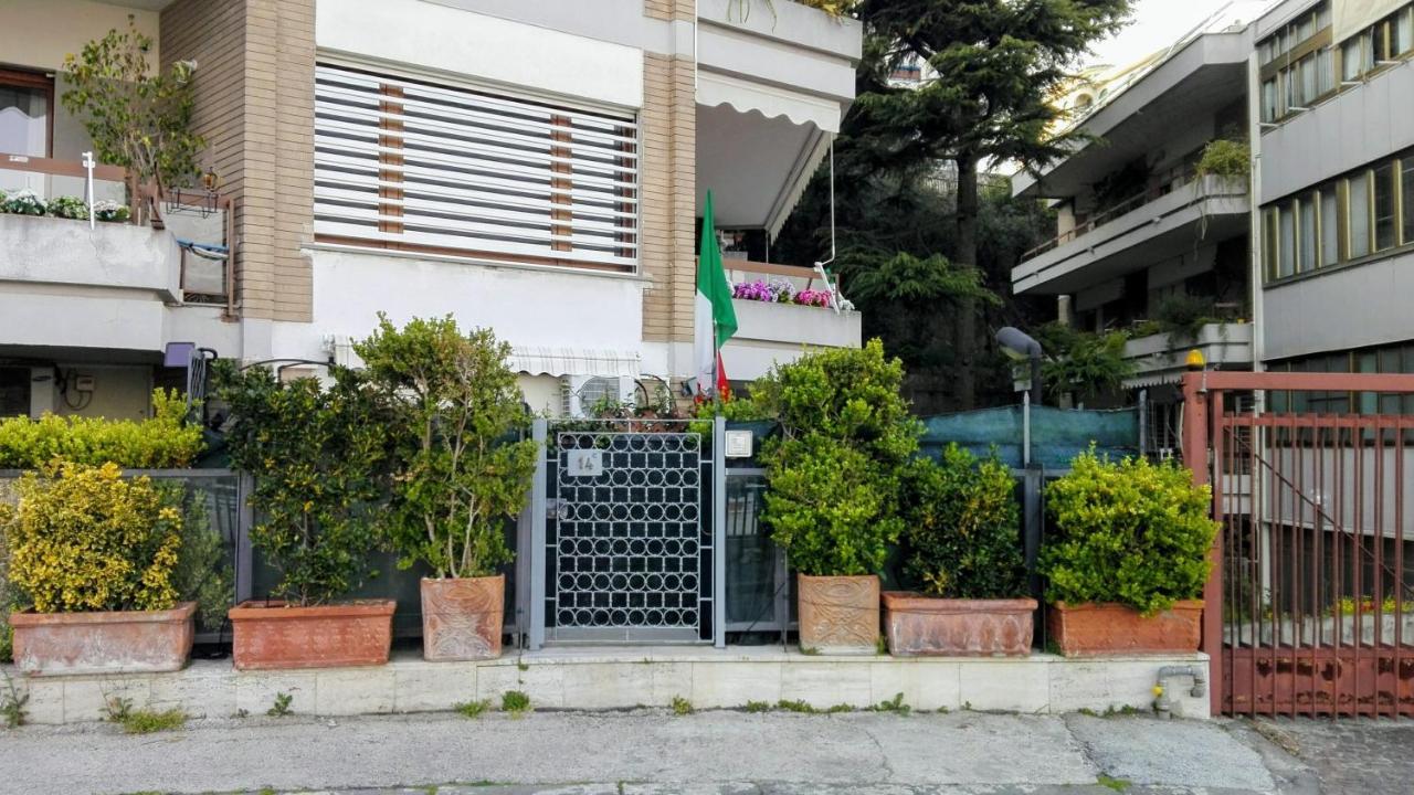 Monocamera Con Terrazzogiardino -Studette -Zona Panoramica Posillipo Наполи Екстериор снимка