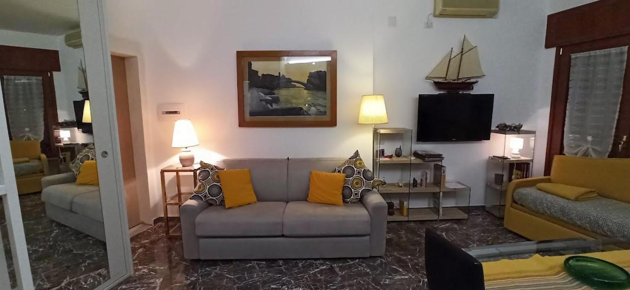 Monocamera Con Terrazzogiardino -Studette -Zona Panoramica Posillipo Наполи Екстериор снимка