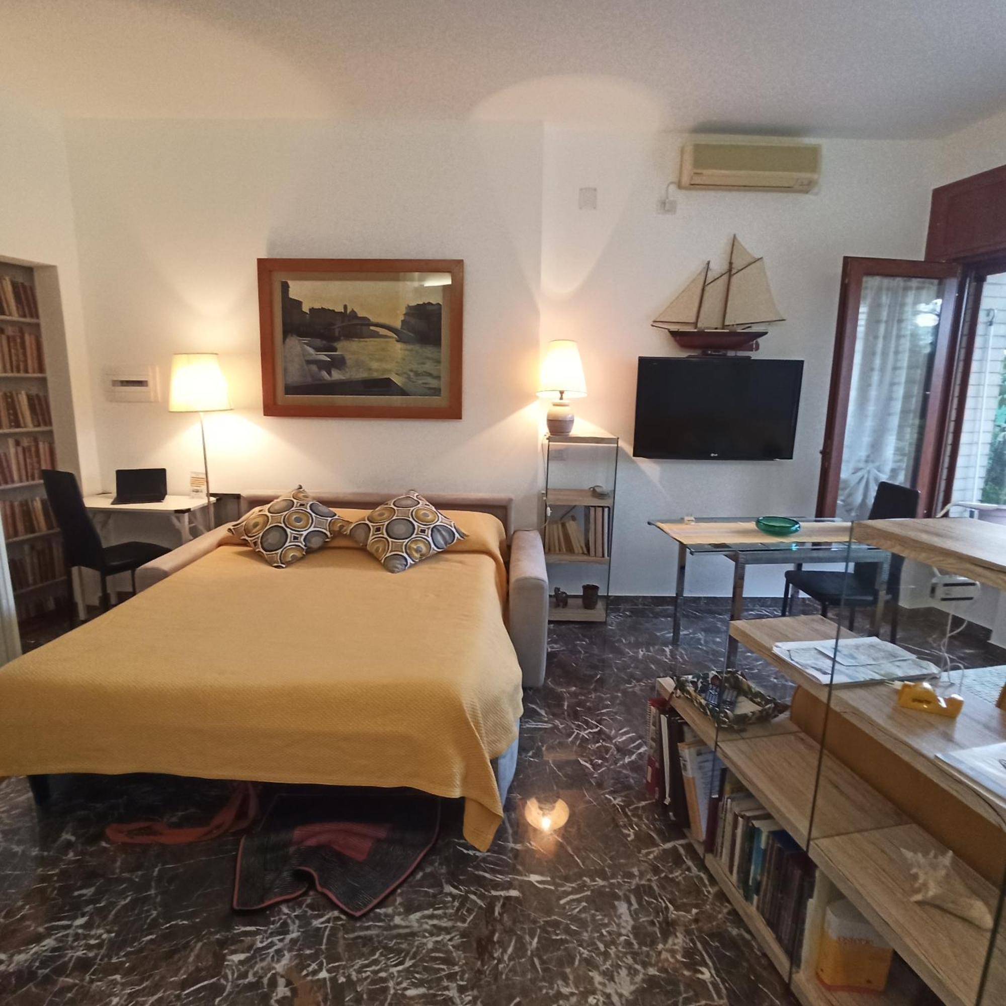 Monocamera Con Terrazzogiardino -Studette -Zona Panoramica Posillipo Наполи Екстериор снимка