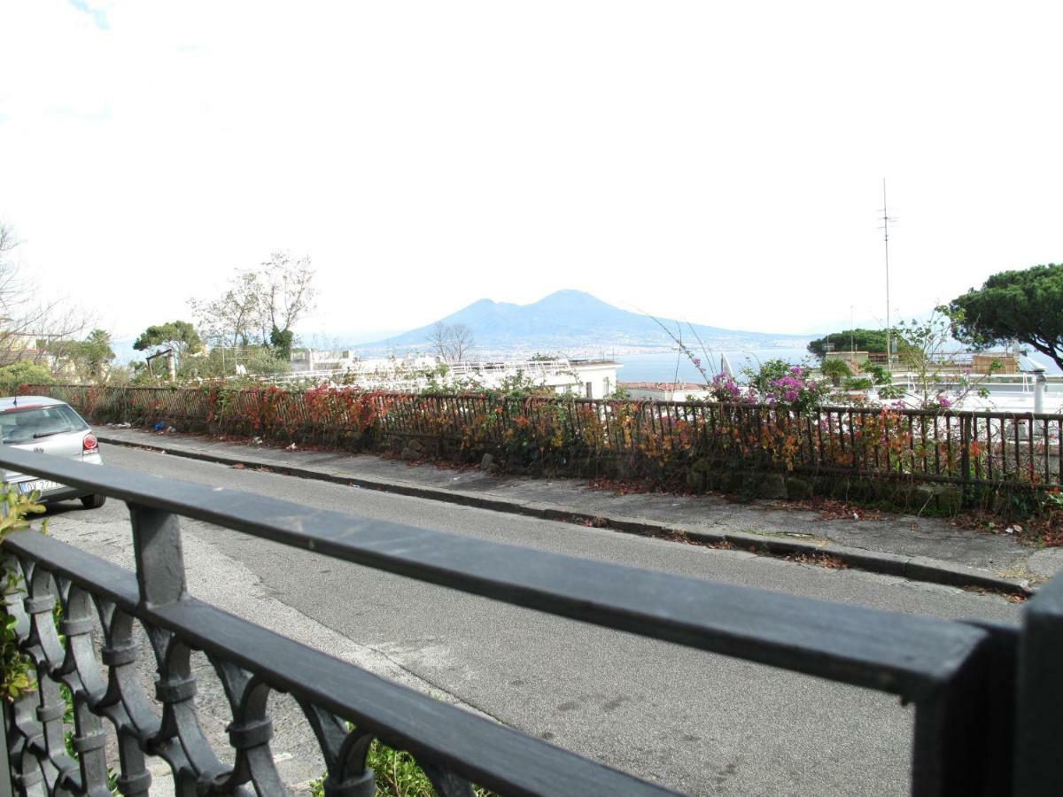 Monocamera Con Terrazzogiardino -Studette -Zona Panoramica Posillipo Наполи Екстериор снимка