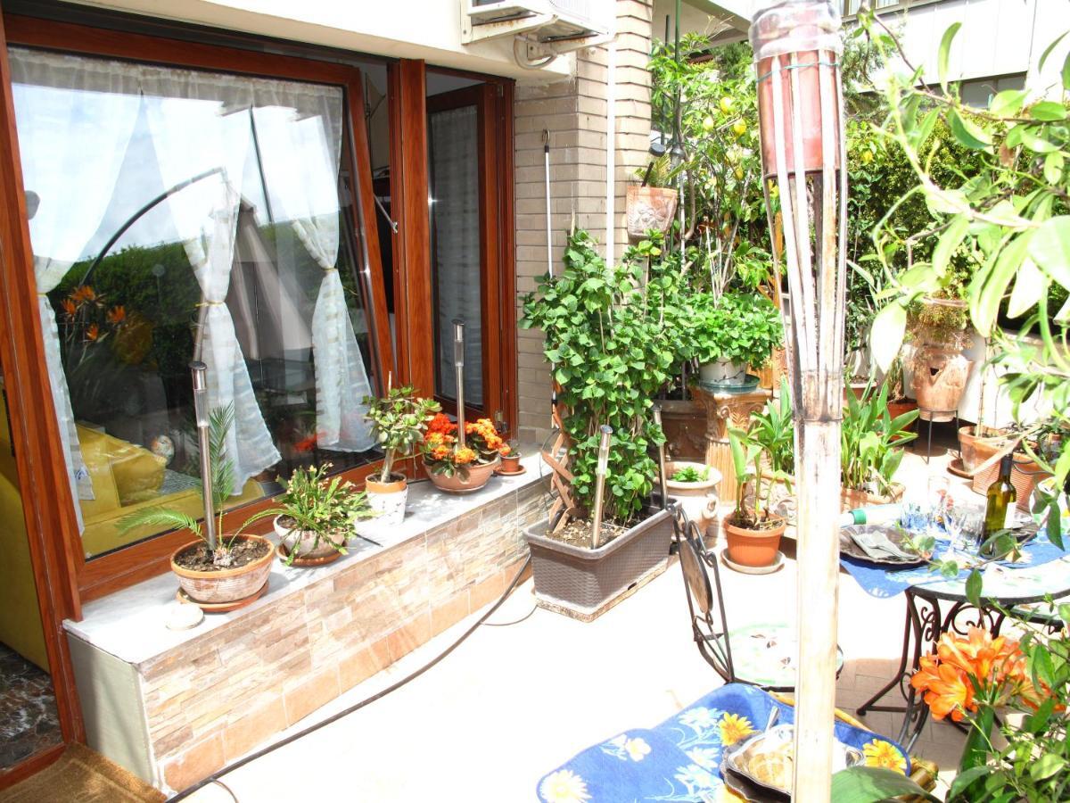 Monocamera Con Terrazzogiardino -Studette -Zona Panoramica Posillipo Наполи Екстериор снимка