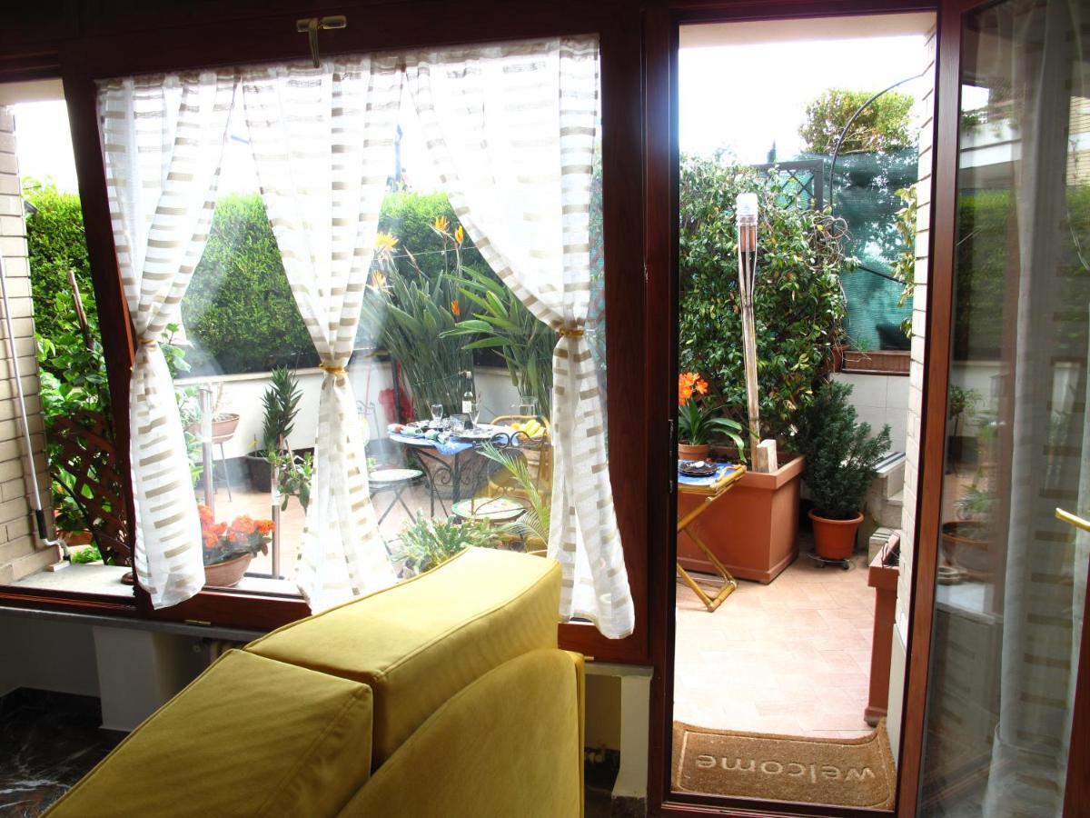 Monocamera Con Terrazzogiardino -Studette -Zona Panoramica Posillipo Наполи Екстериор снимка
